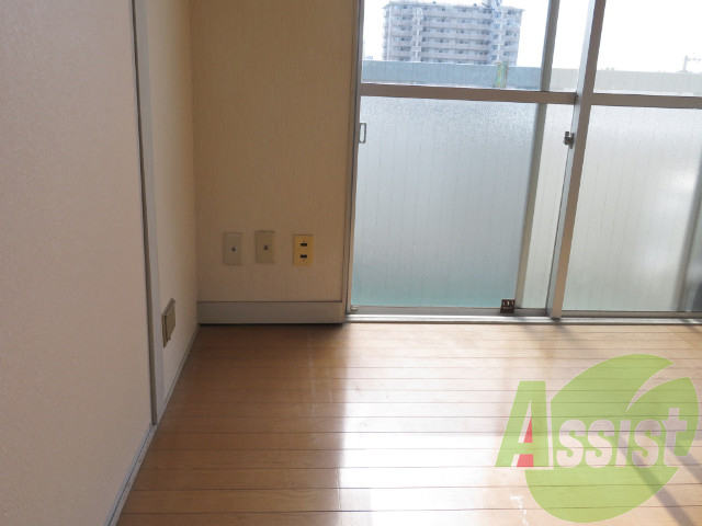 テレビ線がこちらにあるので、テレビはここですね。 テレビ線がこちらにあるので、テレビはここですね。