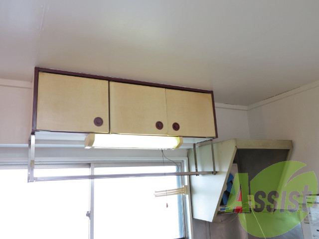 キッチン上に収納があり、調味料も収納出来ますね。 キッチン上に収納があり、調味料も収納出来ますね。