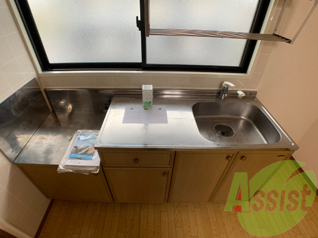 キッチンは流し場も広く洗い物もはかどりそう。 キッチンは流し場も広く洗い物もはかどりそう。