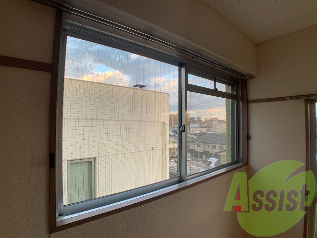 日当たり良くきれいな洋室はどこか落ち着いた雰囲気があります。 日当たり良くきれいな洋室はどこか落ち着いた雰囲気があります。