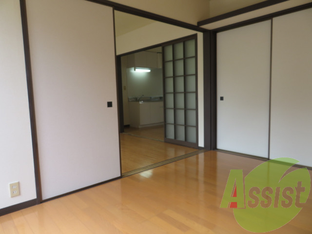 色々な角度から洋室を撮影してみました。イメージできますか。 色々な角度から洋室を撮影してみました。イメージできますか。