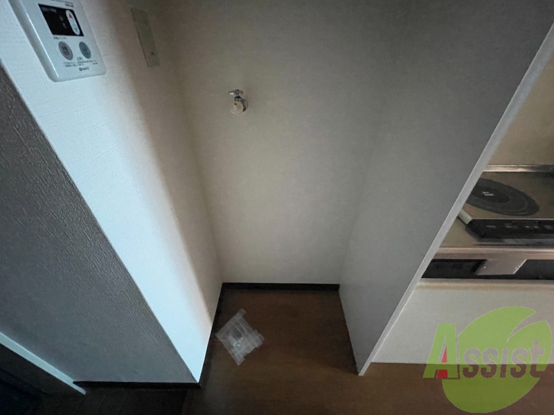 洗濯機置場も室内にありますので洗濯物の心配はありません。 洗濯機置場も室内にありますので洗濯物の心配はありません。