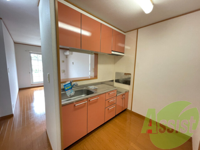 キッチンです。まな板置き場もあり広々と料理することが可能です キッチンです。まな板置き場もあり広々と料理することが可能です