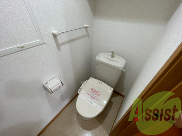 各機能付きトイレです。快適にお使いいただけます。 各機能付きトイレです。快適にお使いいただけます。
