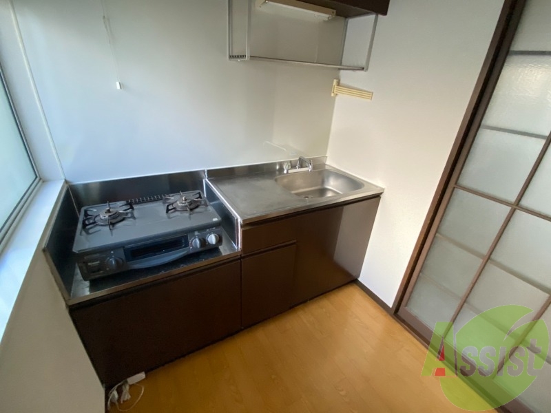 正面から撮ったキッチンです。調理がしやすいですね。 正面から撮ったキッチンです。調理がしやすいですね。