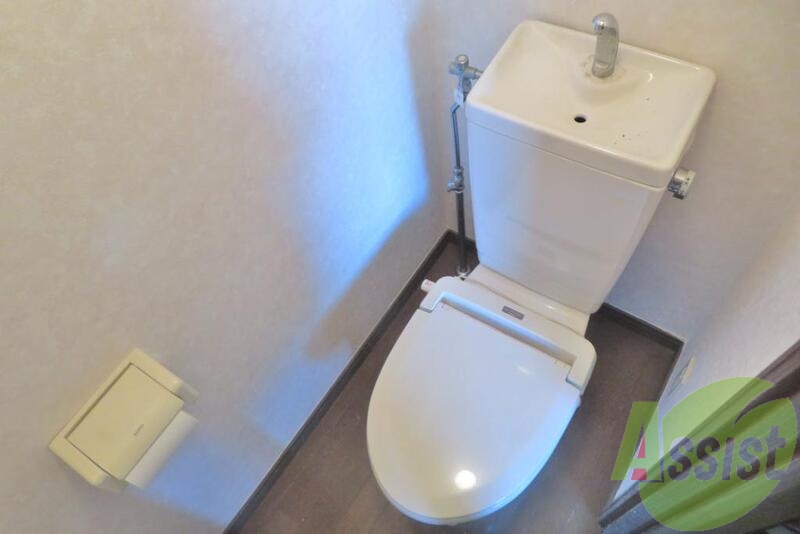 白を基調としているシンプルで清潔感のあるトイレです 白を基調としているシンプルで清潔感のあるトイレです
