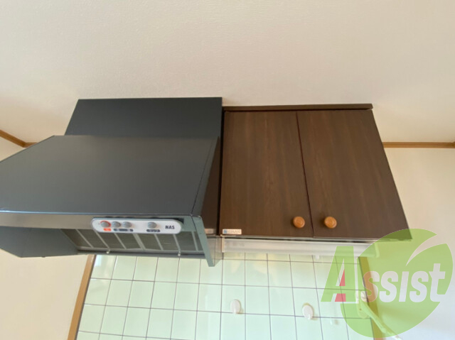 キッチンの上にもしっかり収納がありました。嬉しい。。 キッチンの上にもしっかり収納がありました。嬉しい。。