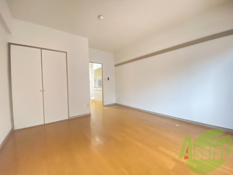 リビングと寝室は同じお部屋になります。お好きな場所にどうぞ リビングと寝室は同じお部屋になります。お好きな場所にどうぞ