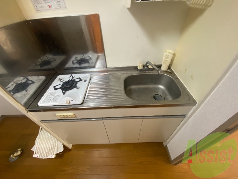 キッチン下には収納がたくさんありますので困りません。 キッチン下には収納がたくさんありますので困りません。