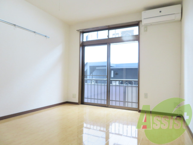 陽の光が差し込む明るいお部屋は気持がいいですね~ 陽の光が差し込む明るいお部屋は気持がいいですね~