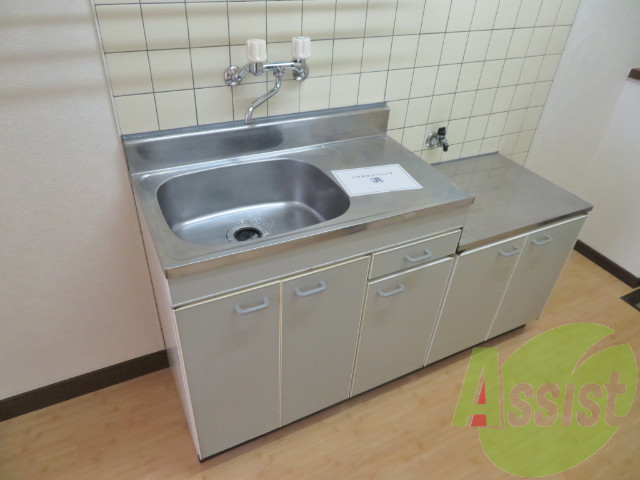 一人暮らしには十分な大きさのキッチンですね。 一人暮らしには十分な大きさのキッチンですね。