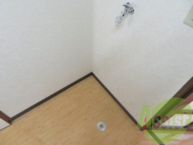洗濯機置場は室内にあるのでもちろんいつでも洗濯できます。 洗濯機置場は室内にあるのでもちろんいつでも洗濯できます。