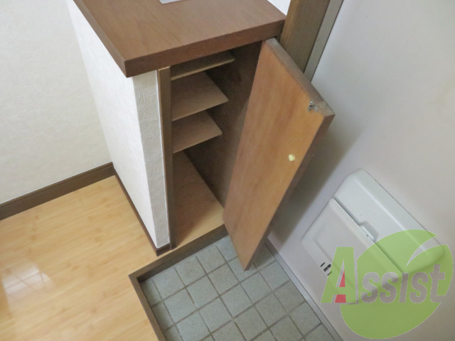 シューズボックスもあるので靴の置き場所には困りませんね シューズボックスもあるので靴の置き場所には困りませんね