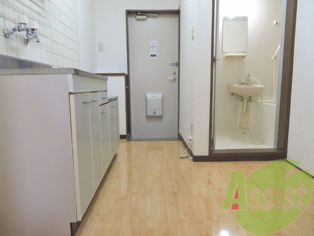 広めのキッチンは、料理がしやすく、嬉しいですね。 広めのキッチンは、料理がしやすく、嬉しいですね。