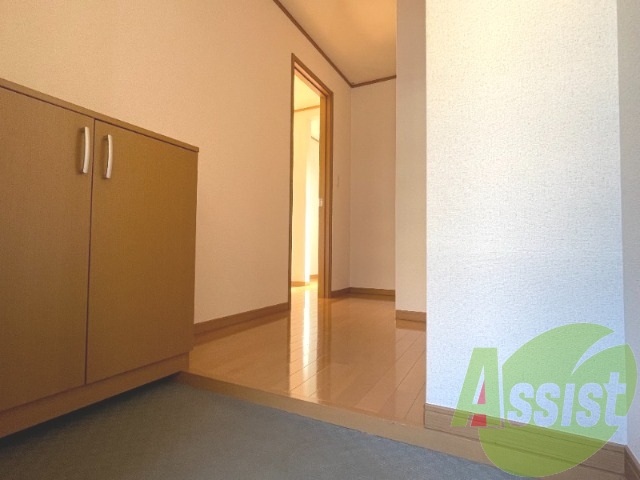 玄関からの様子です。すぐ部屋が見えないのは安心ですね。 玄関からの様子です。すぐ部屋が見えないのは安心ですね。