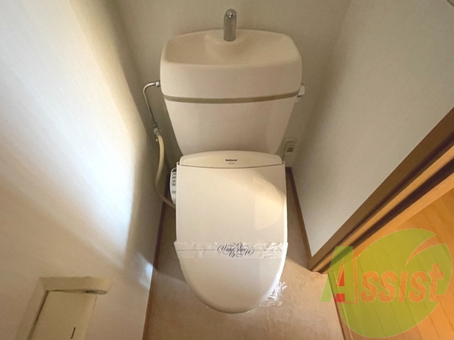 嬉しいウォシュレット機能付きです。シャワートイレは便利ですね 嬉しいウォシュレット機能付きです。シャワートイレは便利ですね