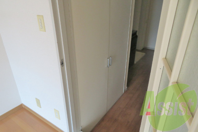 収納箇所はこちらです!荷物などの収納はどうぞ。 収納箇所はこちらです!荷物などの収納はどうぞ。