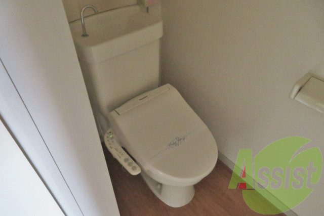トイレはウォシュレット付きです。シャワートイレは嬉しいですね トイレはウォシュレット付きです。シャワートイレは嬉しいですね