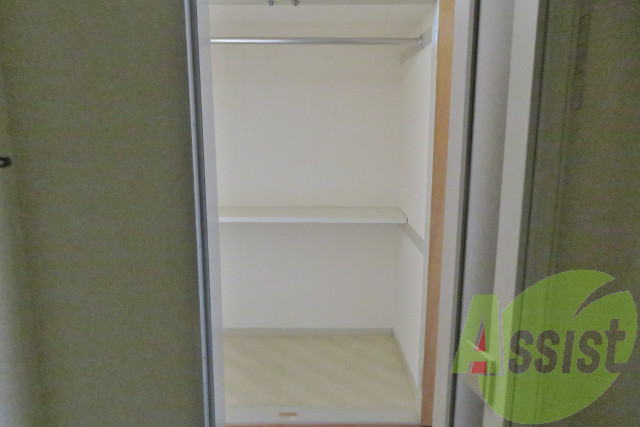 収納箇所は奥行きがあるので、大きな荷物も収納できますね。 収納箇所は奥行きがあるので、大きな荷物も収納できますね。