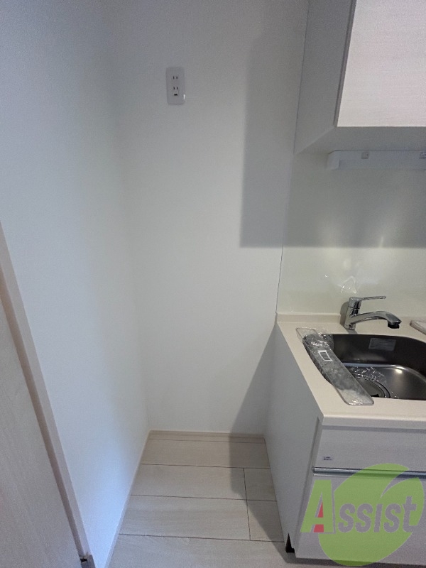 冷蔵庫置き場はこちらです。キッチンのすぐ隣で助かりますね。 冷蔵庫置き場はこちらです。キッチンのすぐ隣で助かりますね。