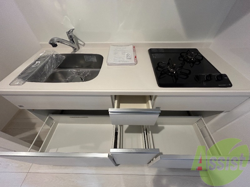 キッチン収納です。引き出しタイプで使い勝手が良いですよ。 キッチン収納です。引き出しタイプで使い勝手が良いですよ。