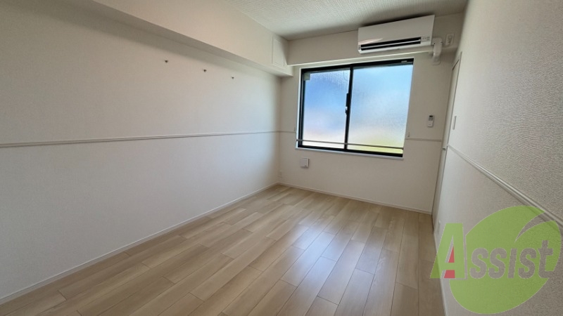 こちらは5.5帖の洋室。寝室にぴったりですね。 こちらは5.5帖の洋室。寝室にぴったりですね。