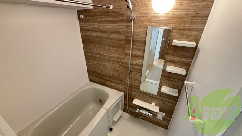 浴室は広めなのでゆったり落ち着けそうですね。 浴室は広めなのでゆったり落ち着けそうですね。