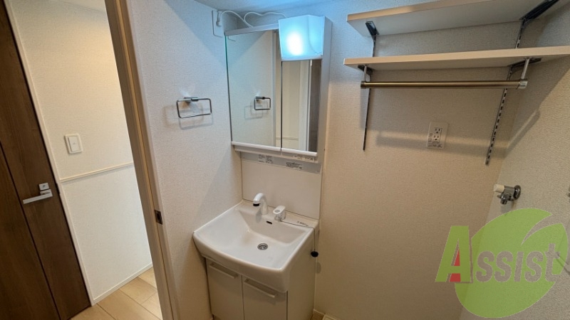 洗面所は独立しており、シャワー付きです! 洗面所は独立しており、シャワー付きです!