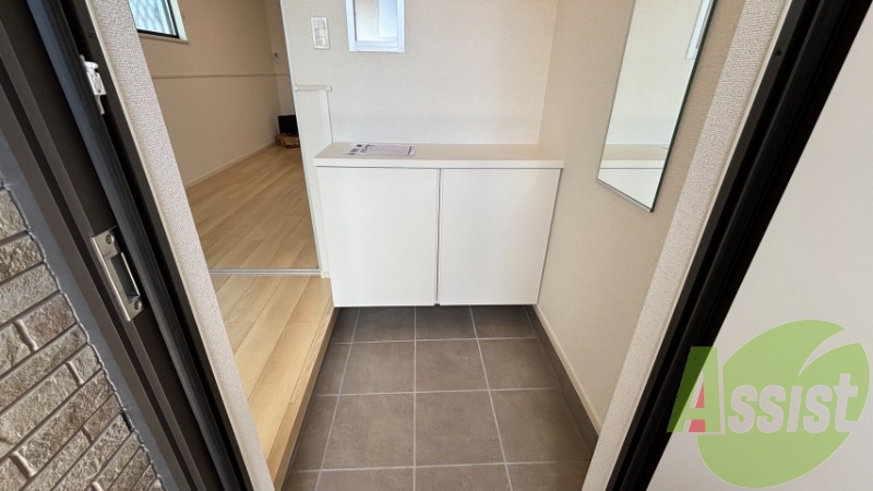 玄関から撮影しました。明るい印象ですね。 玄関から撮影しました。明るい印象ですね。