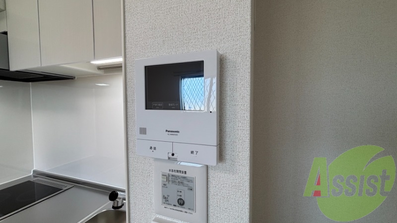 インターフォンはモニター付きなので来客が来ても安心です。 インターフォンはモニター付きなので来客が来ても安心です。