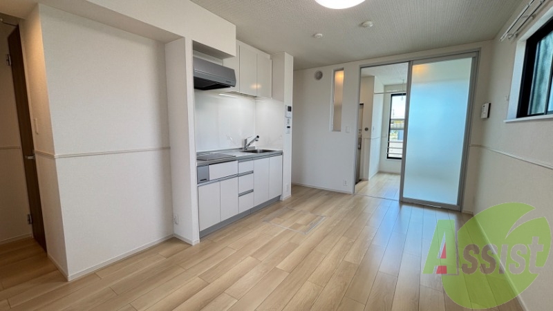 リビングを別角度から撮影。角部屋なので窓が多く陽当たり良好♪ リビングを別角度から撮影。角部屋なので窓が多く陽当たり良好♪