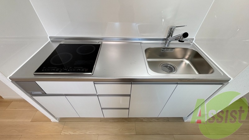 キッチンを別角度から撮影。シンクも広く洗い物がはかどりますね キッチンを別角度から撮影。シンクも広く洗い物がはかどりますね