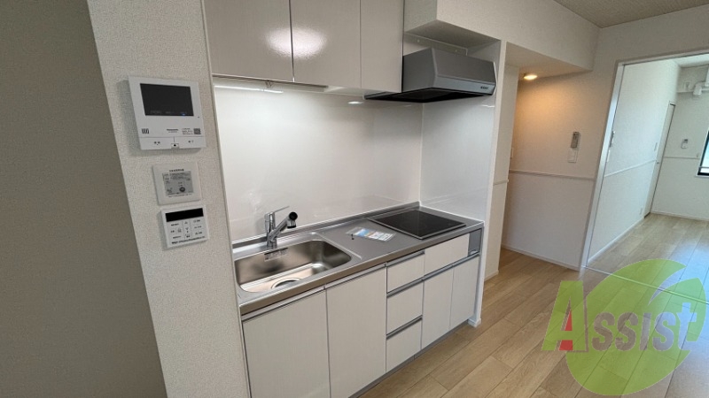 キッチンはIHなのでお手入れがしやすそうですね。 キッチンはIHなのでお手入れがしやすそうですね。