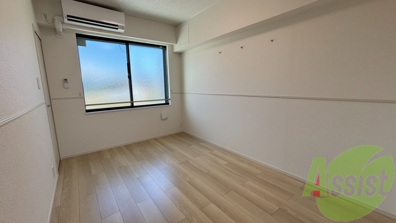 こちらは5.5帖の洋室。寝室にぴったりですね。 こちらは5.5帖の洋室。寝室にぴったりですね。