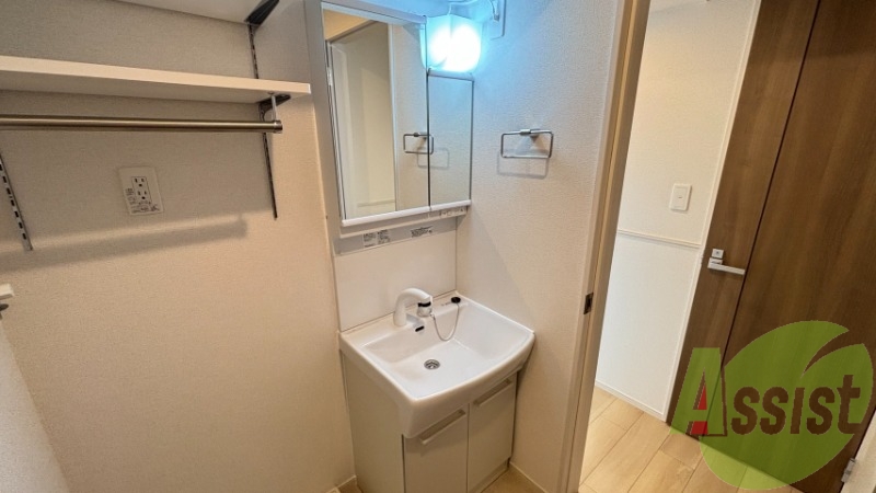 洗面所は独立しており、シャワー付きです! 洗面所は独立しており、シャワー付きです!