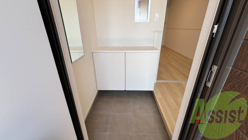 玄関から撮影しました。明るい印象ですね。 玄関から撮影しました。明るい印象ですね。