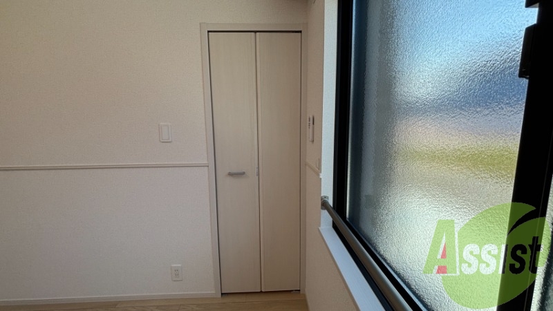 洋室のクローゼット。広さは十分そうです。 洋室のクローゼット。広さは十分そうです。