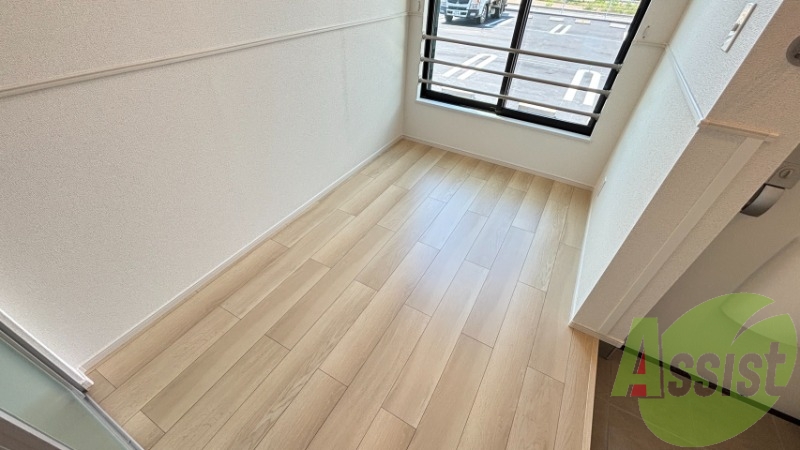 サンルームです。洗濯物を干すのに十分な広さがありますね。 サンルームです。洗濯物を干すのに十分な広さがありますね。