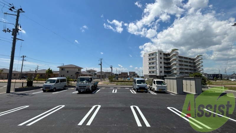 サンルームです。洗濯物を干すのに十分な広さがありますね。 サンルームです。洗濯物を干すのに十分な広さがありますね。