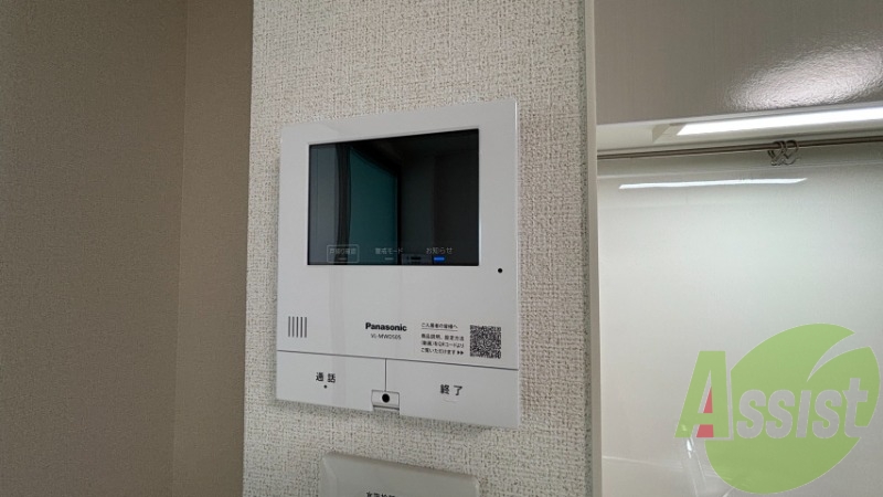 インターフォンはモニター付きなので来客が来ても安心です。 インターフォンはモニター付きなので来客が来ても安心です。