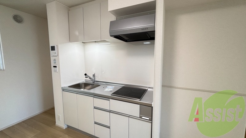 キッチンを別角度から撮影。シンクも広く洗い物がはかどりますね キッチンを別角度から撮影。シンクも広く洗い物がはかどりますね