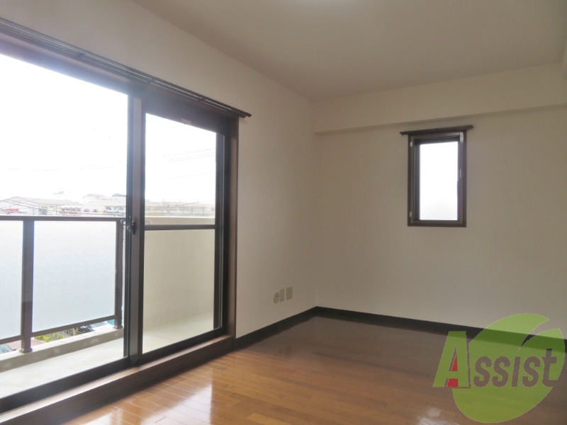 8.9帖の洋室です。広々として、きれいですね。 8.9帖の洋室です。広々として、きれいですね。