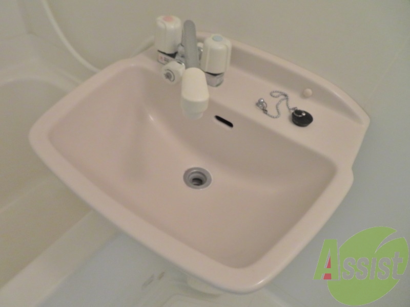 こちらが流しになります。手洗い等もこちらで。 こちらが流しになります。手洗い等もこちらで。