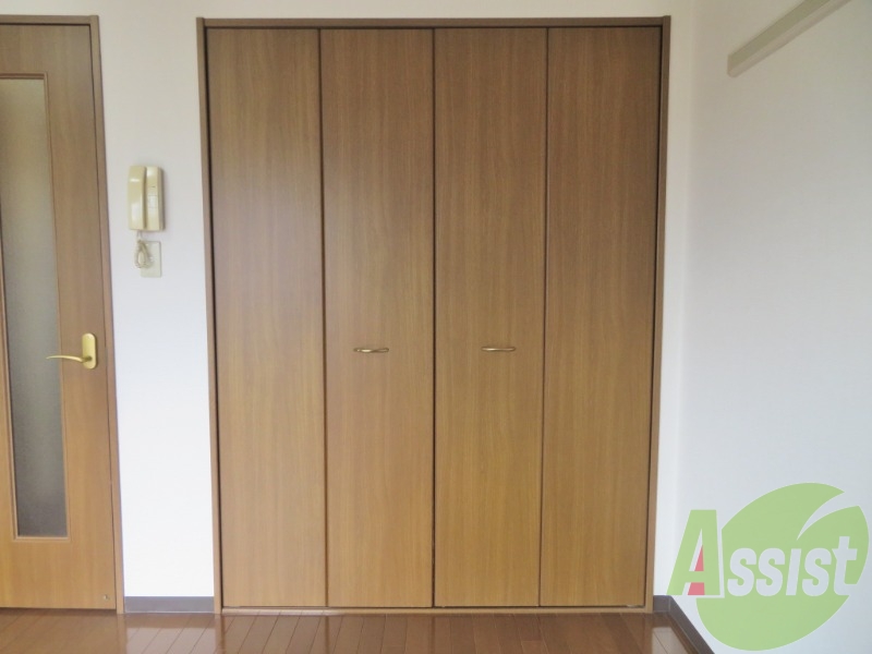 クローゼットがありました。お洋服や荷物はここへ クローゼットがありました。お洋服や荷物はここへ