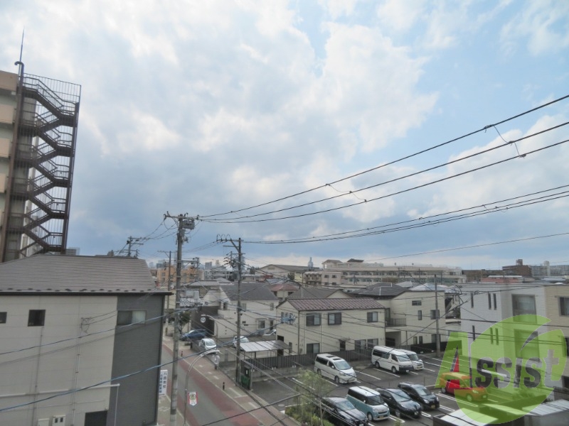 眺望はこちら。遠くの建物まで見渡せますね~。 眺望はこちら。遠くの建物まで見渡せますね~。