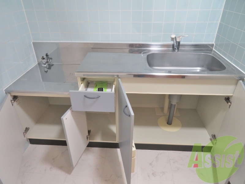 キッチンの下部収納を開けてみました。いかがしょうか。 キッチンの下部収納を開けてみました。いかがしょうか。