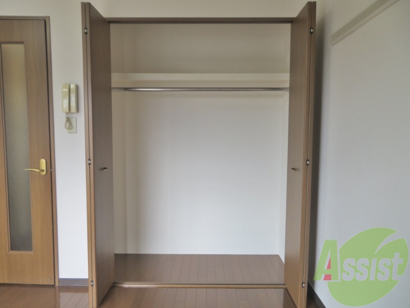 収納はこちらです。広さがしっかり有りますね。 収納はこちらです。広さがしっかり有りますね。