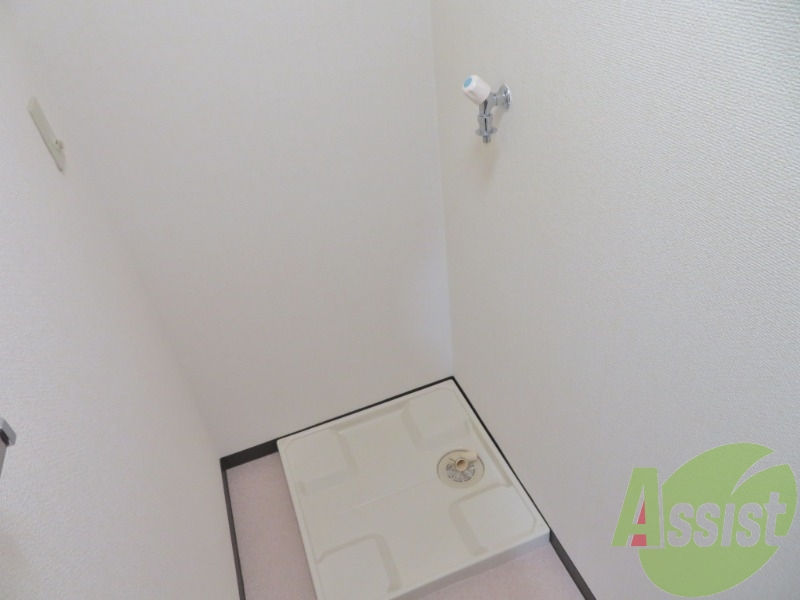 洗濯機置場は室内にあるのでもちろんいつでも洗濯できます。 洗濯機置場は室内にあるのでもちろんいつでも洗濯できます。