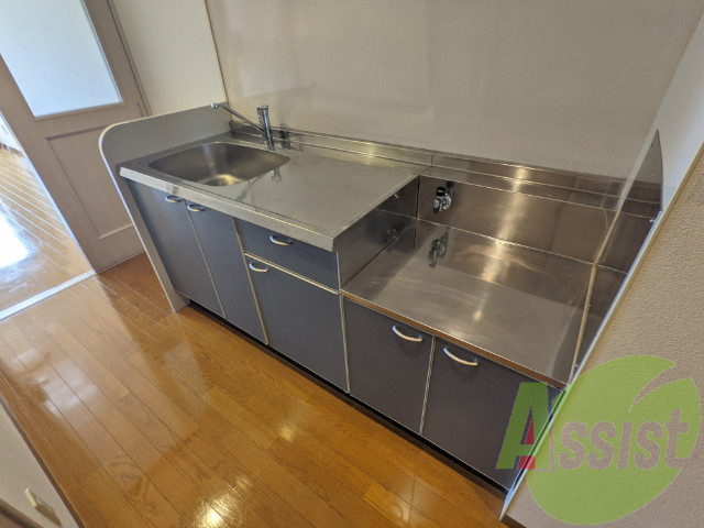 キッチンは作業場が広く、使いやすそうです。 キッチンは作業場が広く、使いやすそうです。