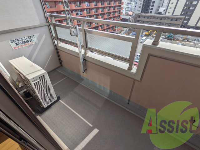 バルコニーは奥行きがあるので作業がしやすそうです。 バルコニーは奥行きがあるので作業がしやすそうです。